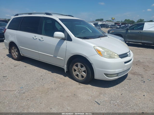 Salvage Toyota Sienna Image