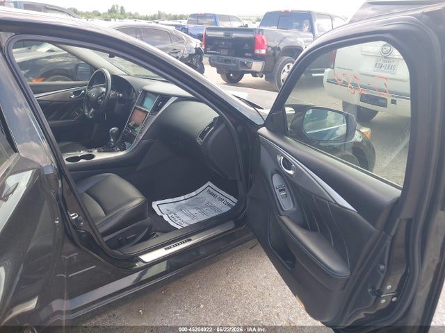 INFINITI Q50 Premium