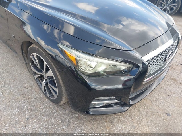 INFINITI Q50 Premium