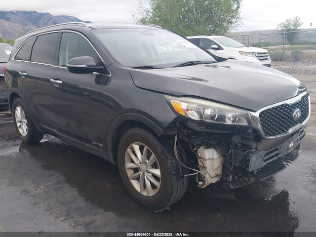 Salvage Kia Sorento Image