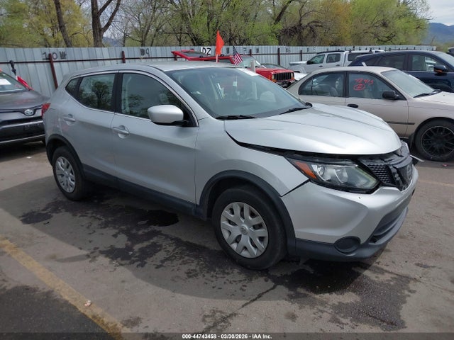 Salvage Nissan Rogue Image