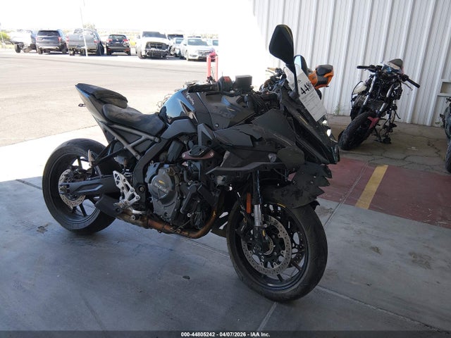 Salvage Suzuki Gsx800 Image