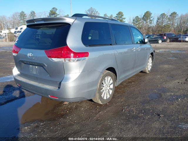 Toyota Sienna Le