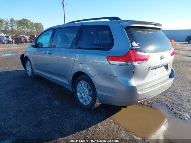 Toyota Sienna Le