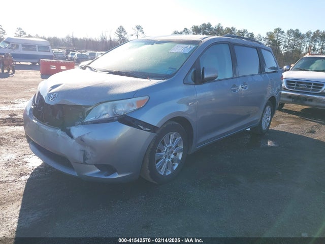 Toyota Sienna Le