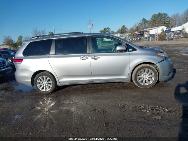 Toyota Sienna Le