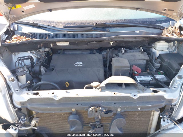 Toyota Sienna Le