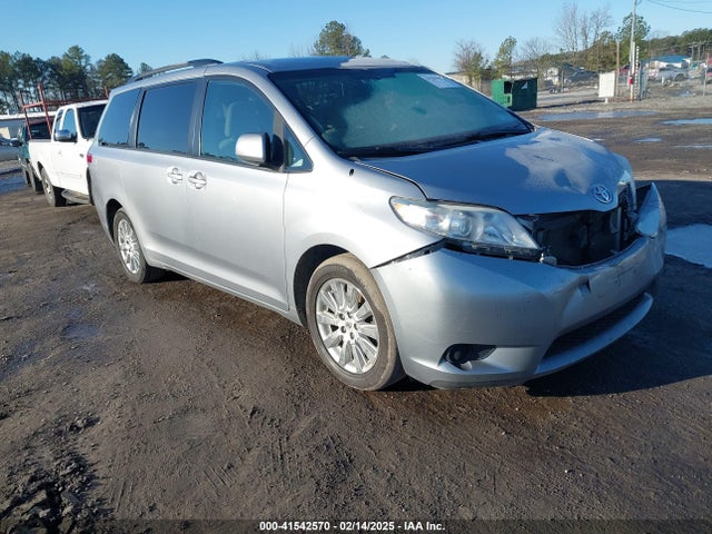 Salvage Toyota Sienna Image