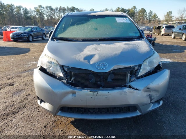 Toyota Sienna Le