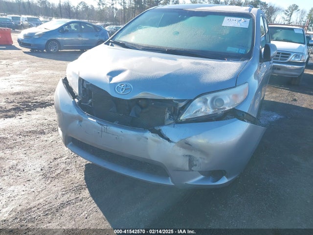 Toyota Sienna Le