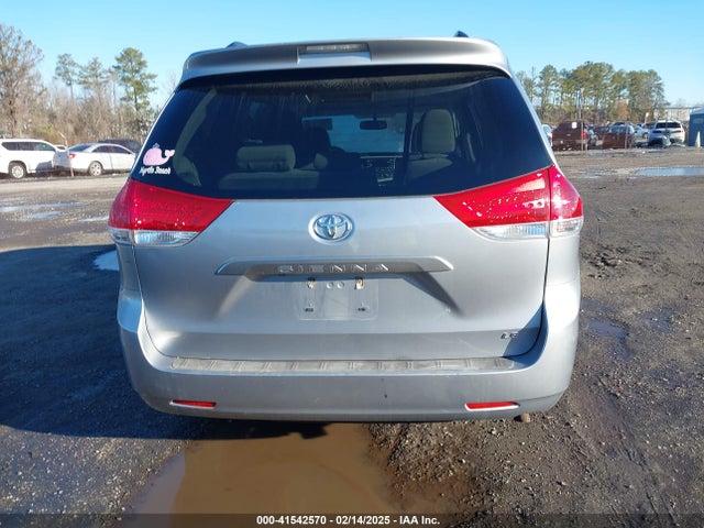 Toyota Sienna Le