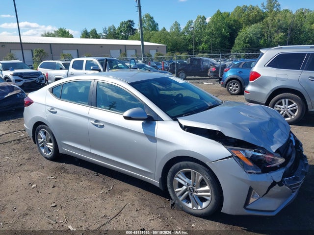 Salvage Hyundai ELANTRA Image