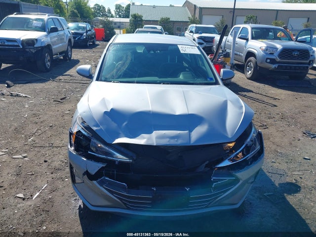 Hyundai ELANTRA Sel