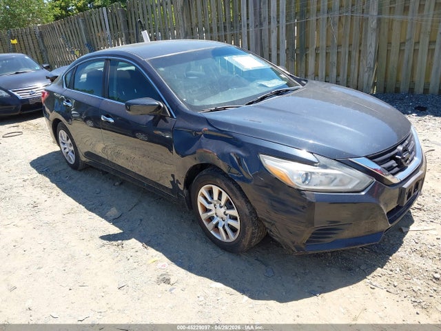 Salvage Nissan Altima Image