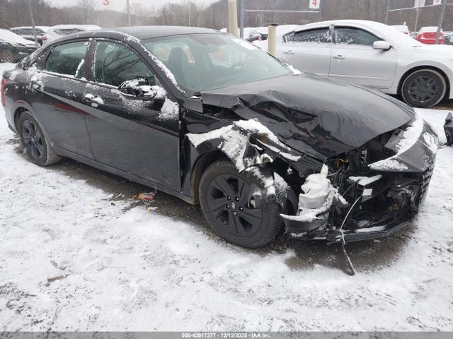 Salvage Hyundai ELANTRA Image