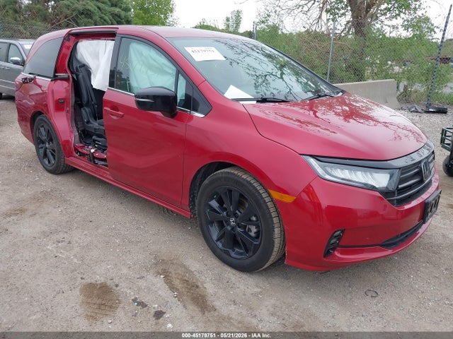Salvage Honda Odyssey Image