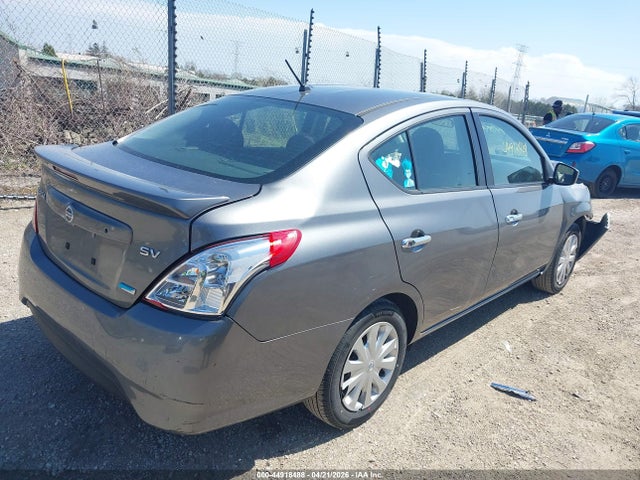 Nissan Versa