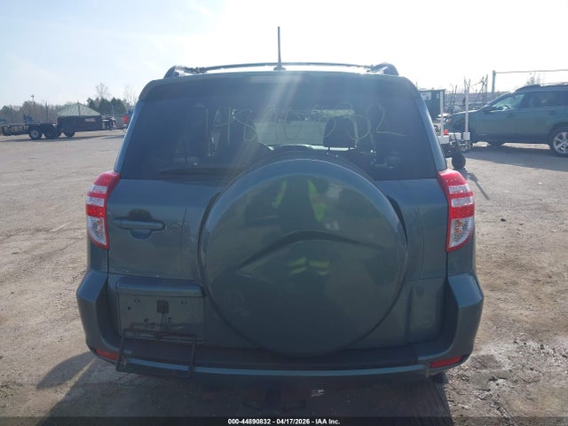 Toyota RAV4 Base V6