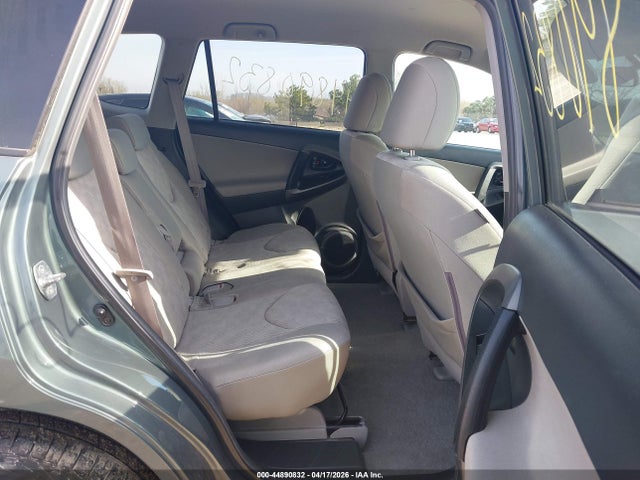 Toyota RAV4 Base V6