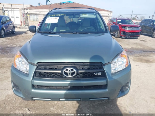 Toyota RAV4 Base V6