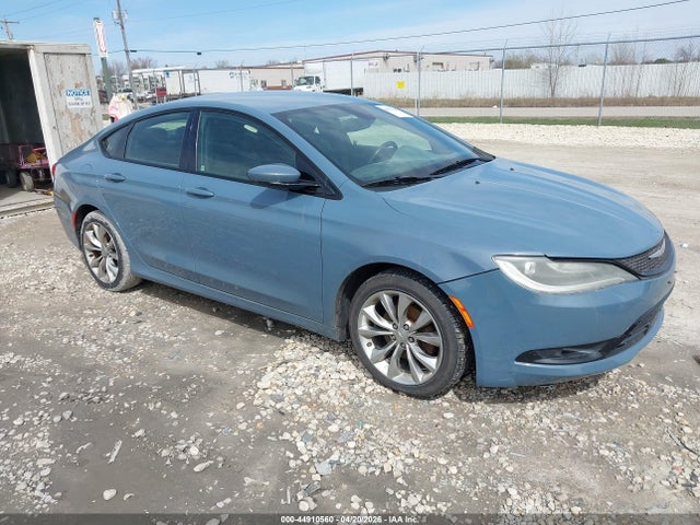 Salvage Chrysler 200 Image