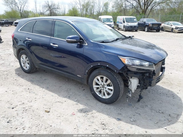 Salvage Kia Sorento Image