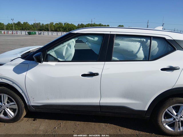 Nissan Kicks Play S