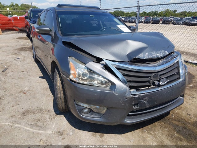 Salvage Nissan Altima Image