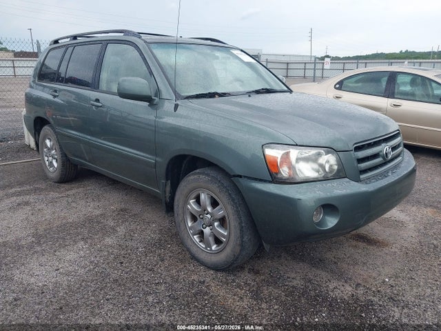 Salvage Toyota Highlander Image