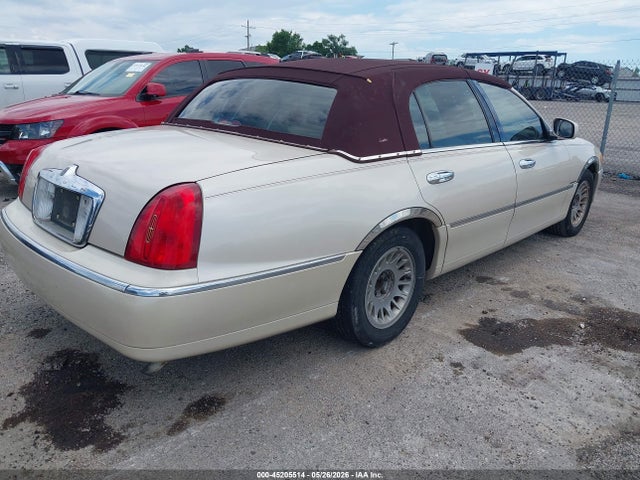 Lincoln Towncar Cartier