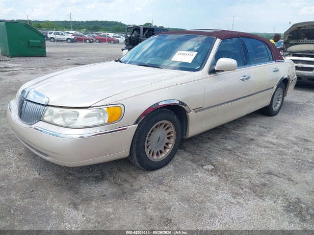 Lincoln Towncar Cartier