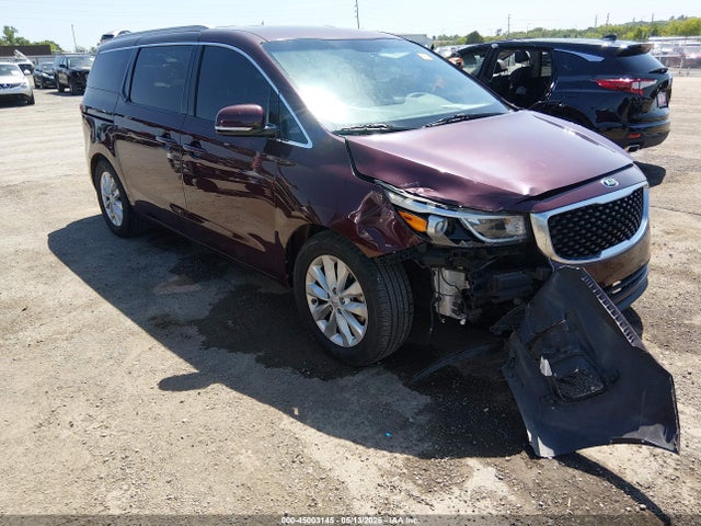 Salvage Kia Sedona Image