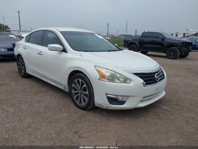 Salvage Nissan Altima Image