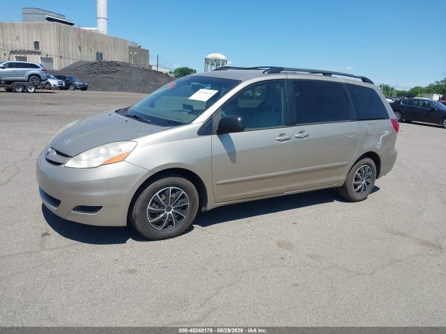 Toyota Sienna Le