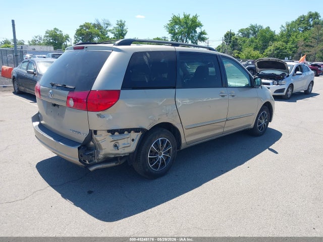 Toyota Sienna Le