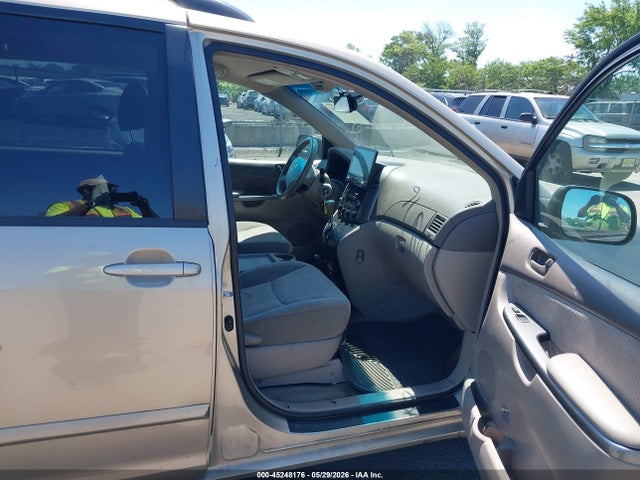 Toyota Sienna Le