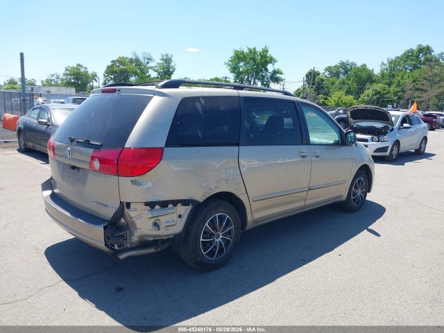 Toyota Sienna Le