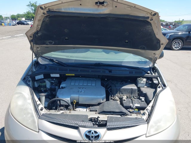 Toyota Sienna Le