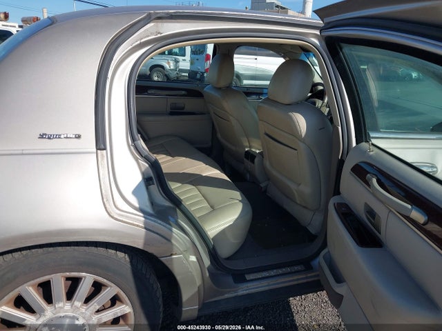 Lincoln Towncar Signature