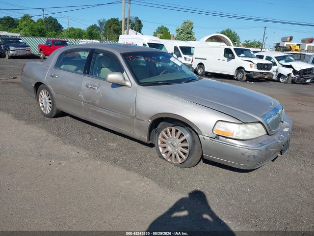 Salvage Lincoln Towncar Image
