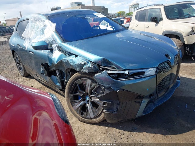 Salvage BMW iX Image
