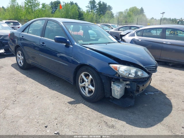 Salvage Toyota Camry Image