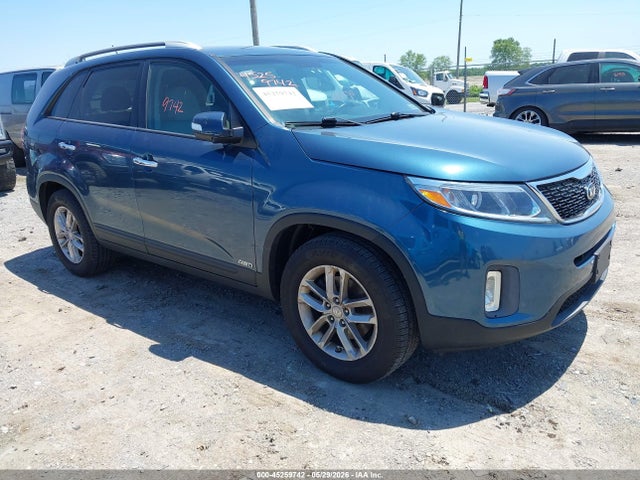 Salvage Kia Sorento Image