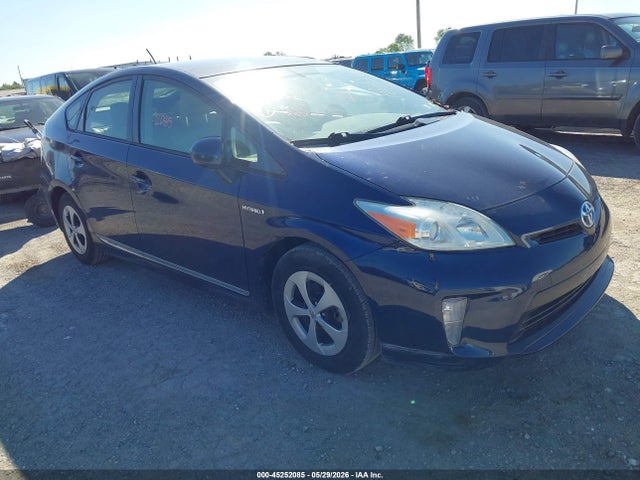 Salvage Toyota Prius Image