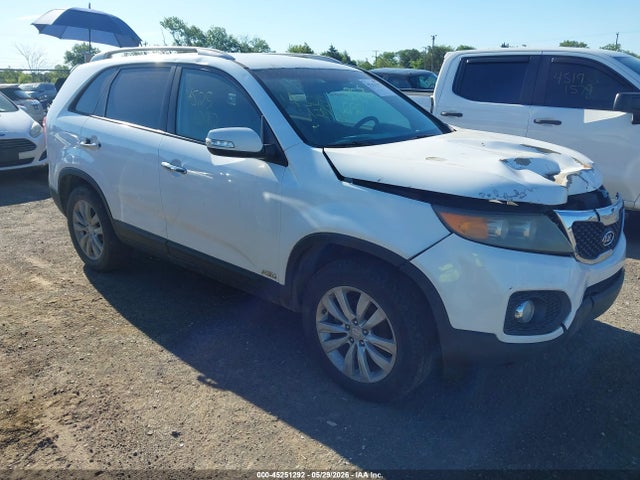 Salvage Kia Sorento Image