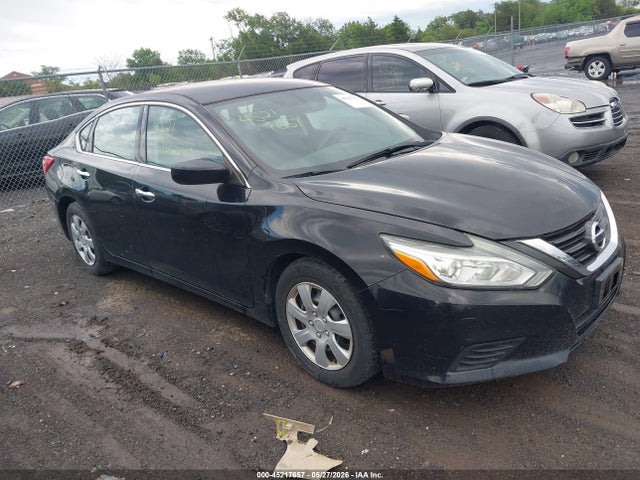Salvage Nissan Altima Image