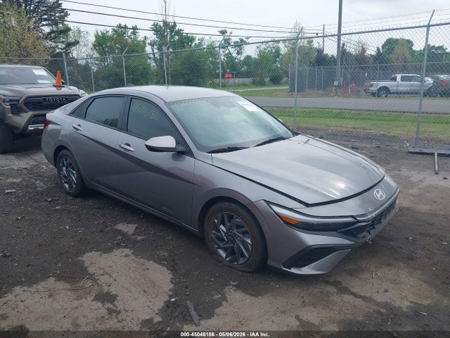 Salvage Hyundai ELANTRA Image