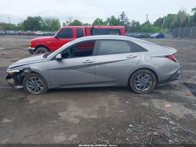 Hyundai ELANTRA Sel