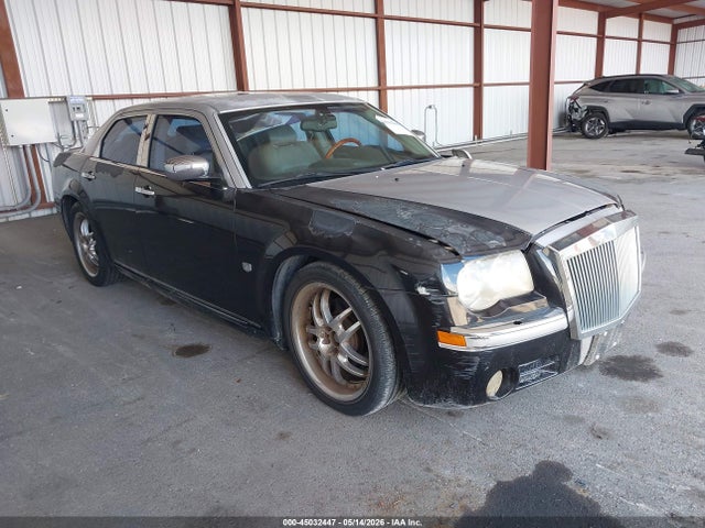 Salvage Chrysler 300c Image