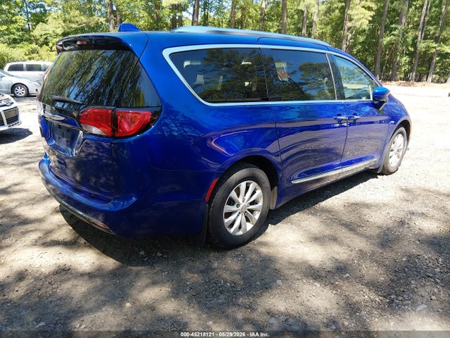 Chrysler Pacifica Touring L